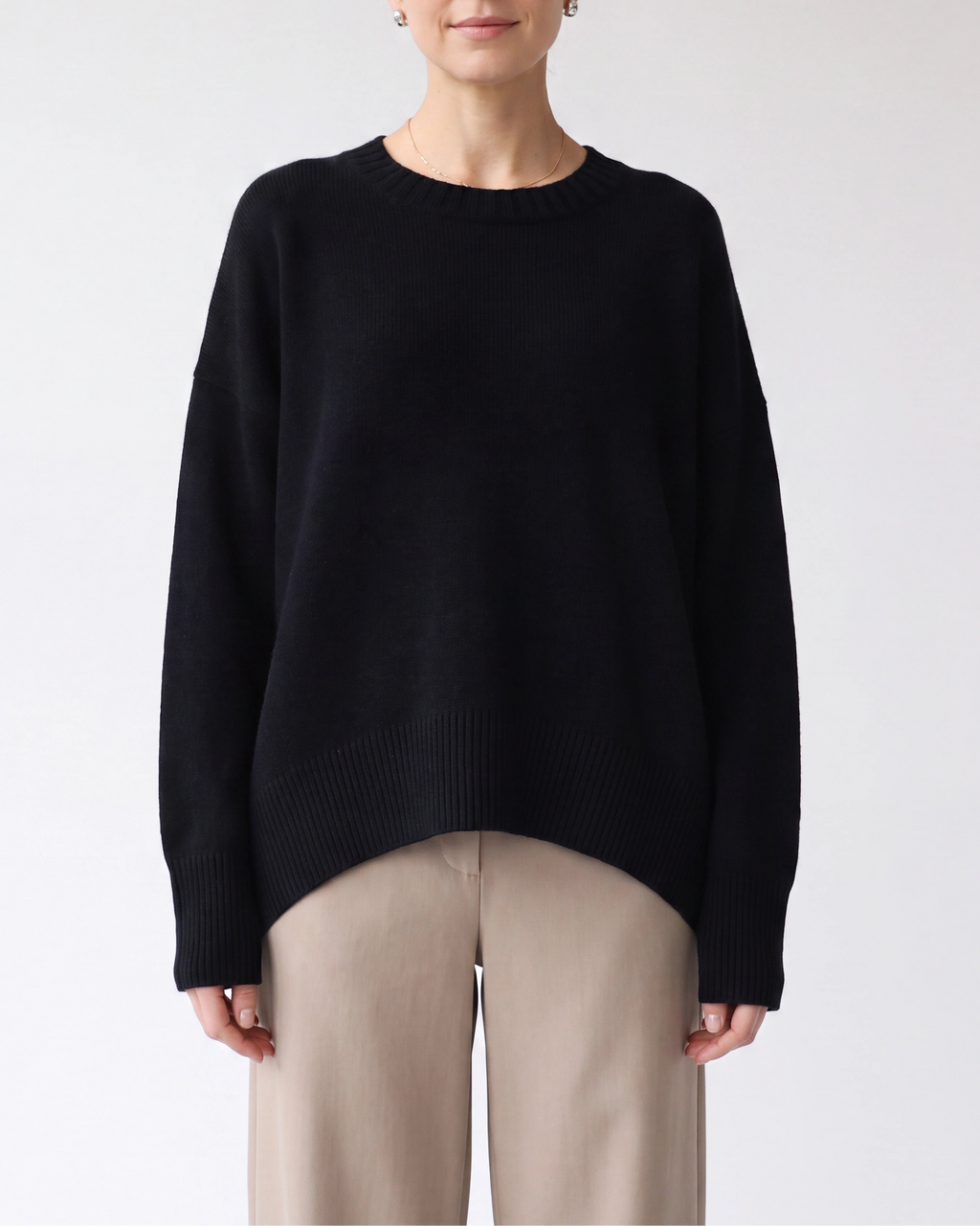 Women's Oversized Knit Jumper with Crew Neck and Ribbed Cuffs