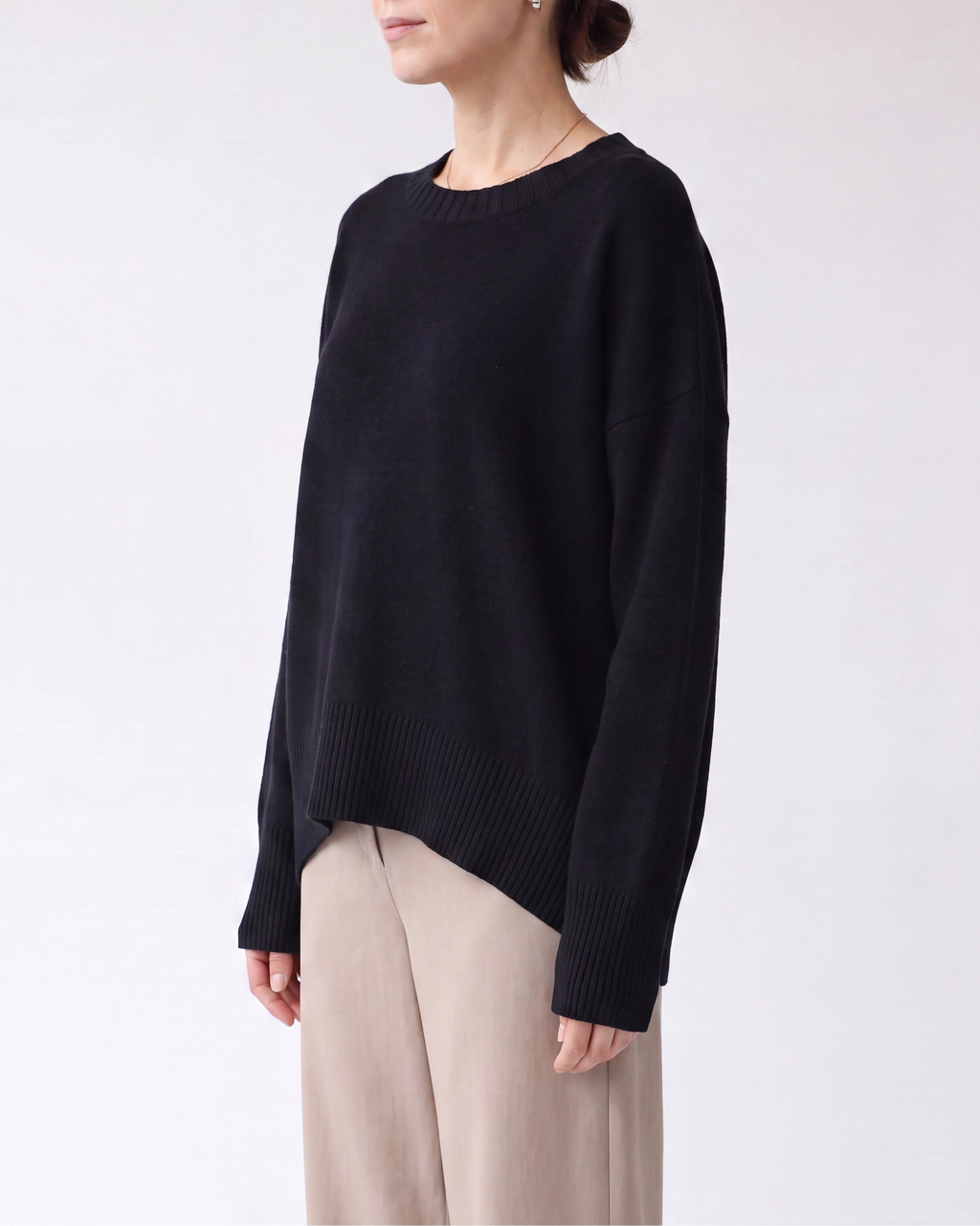Women's Oversized Knit Jumper with Crew Neck and Ribbed Cuffs