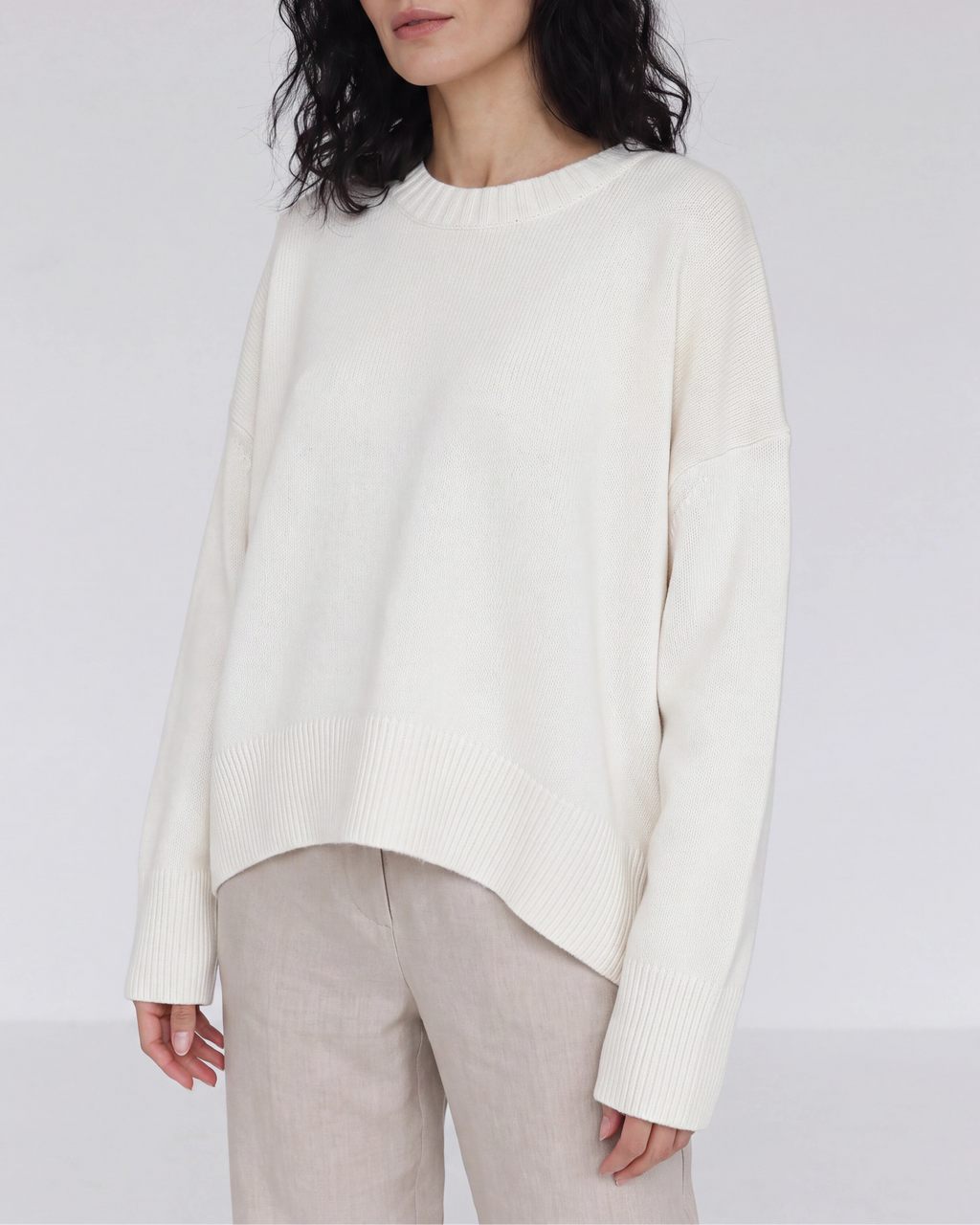 Women's Oversized Knit Jumper with Crew Neck and Ribbed Cuffs