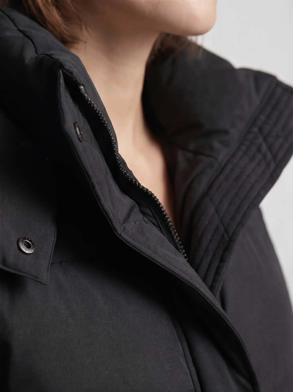 Women's oversized puffer jacket with a hood and a drawcord hem