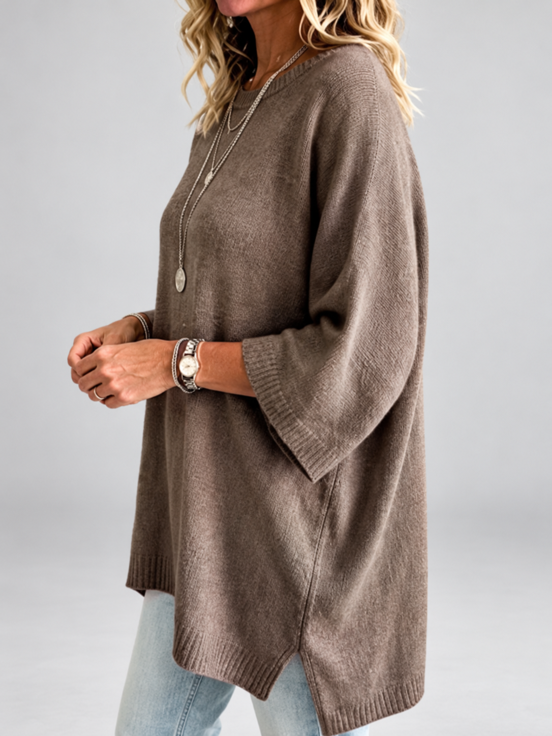 Women's oversized knitted jumper in coffee – studio view 2