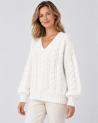 white cable knit V-neck jumper – 02_three-quarter studio view