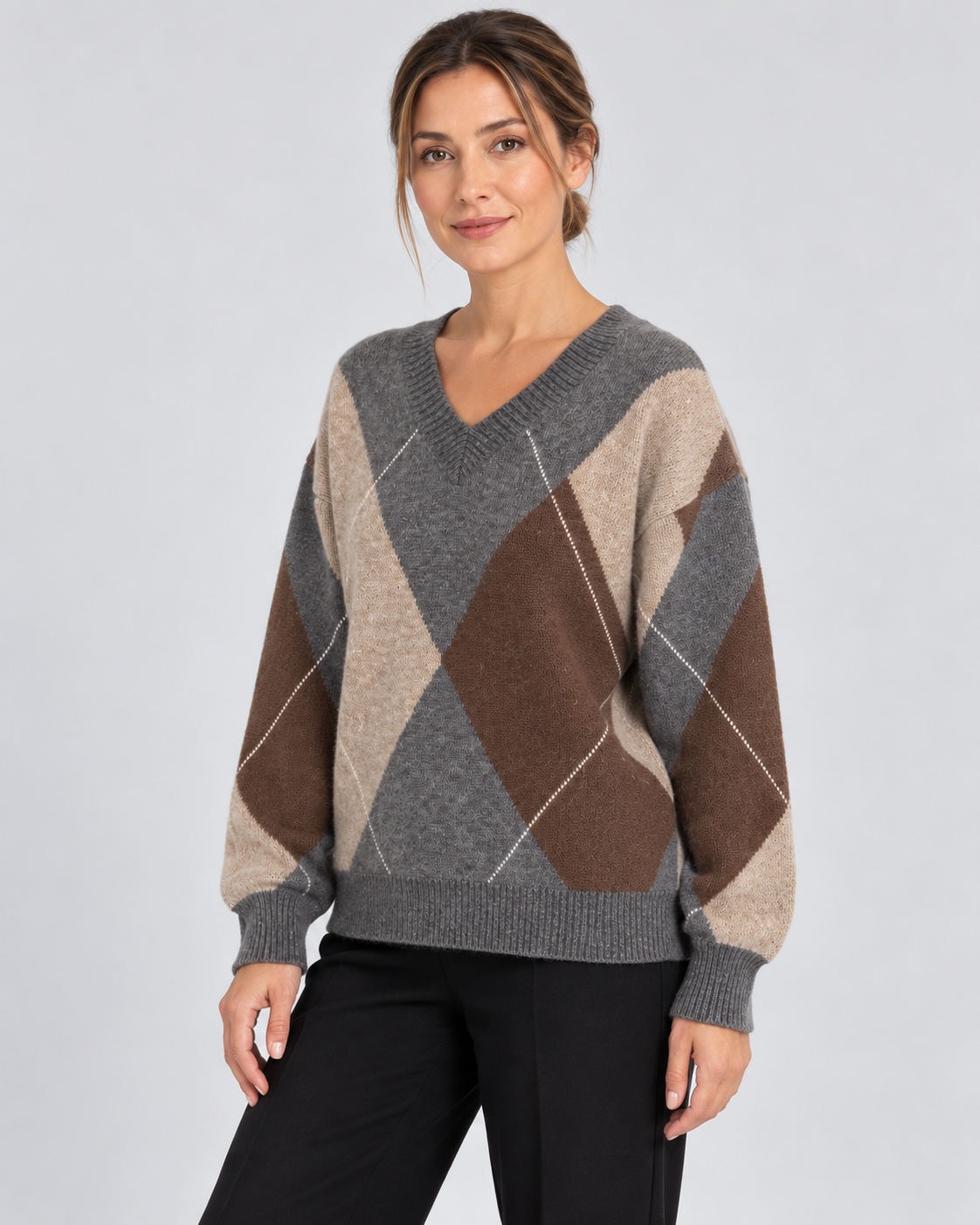 Women's Relaxed Argyle V-Neck Knitted Jumper with Ribbed Trims in Camel – photo 2