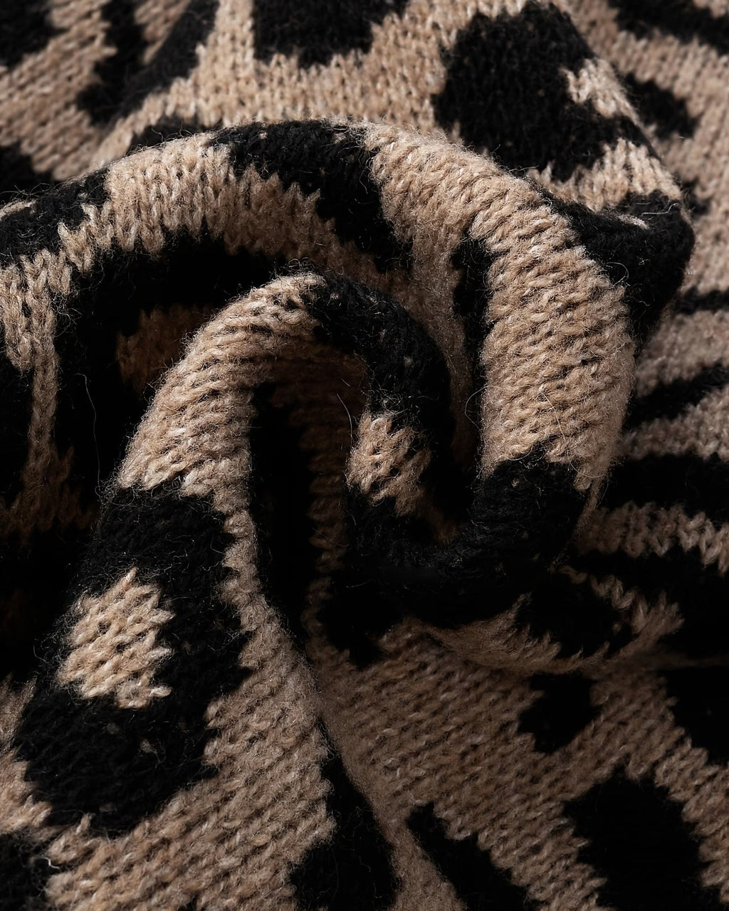 Women's Leopard Print Knitted Cardigan with V-Neck and Button Front in Brown – photo 13