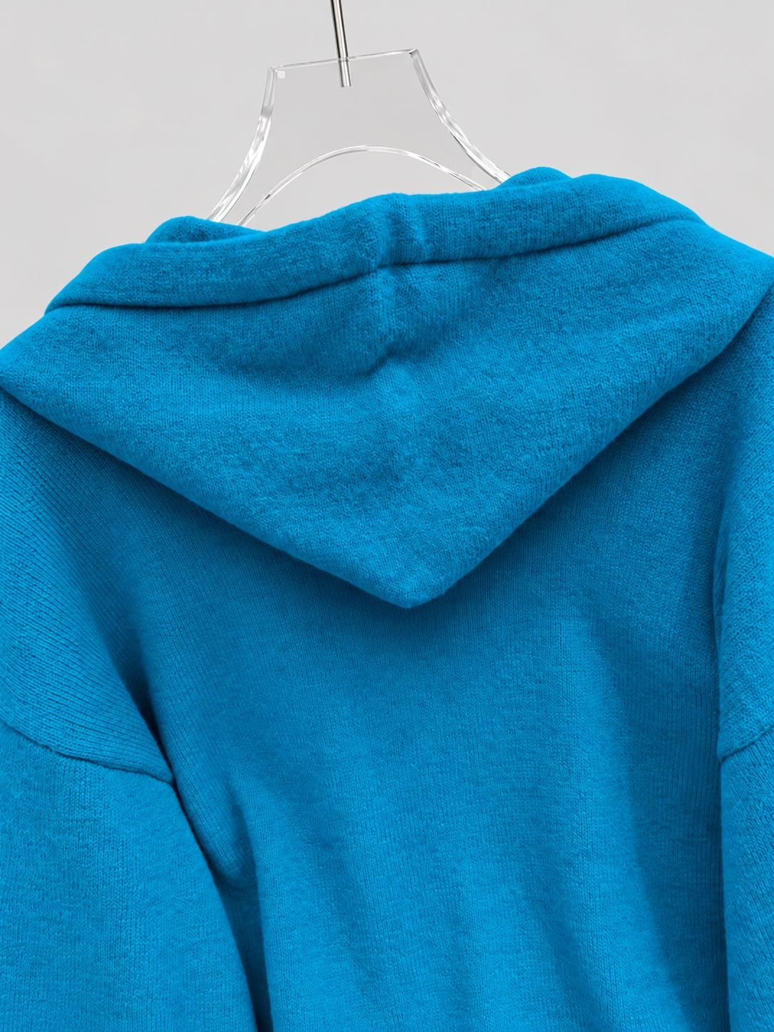Women's Oversized Knitted Hooded Jumper with Drawstrings and Balloon Sleeves in Blue – Detail