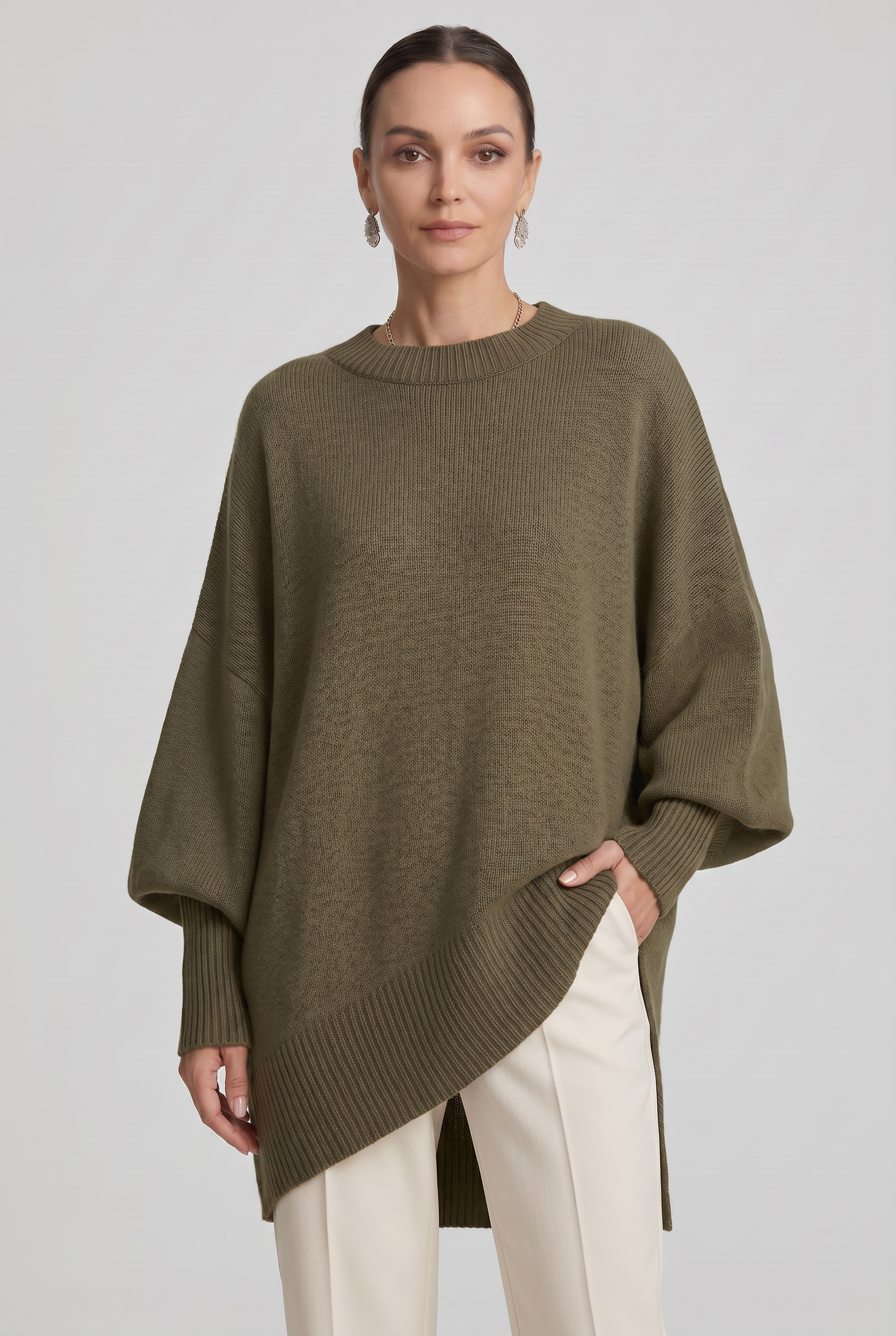 Women's Oversized Knitted Jumper with Crew Neck and Asymmetric Hem