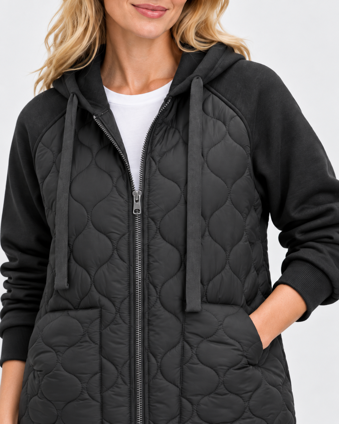 Women's oversized quilted jacket with fleece hood and zip front
