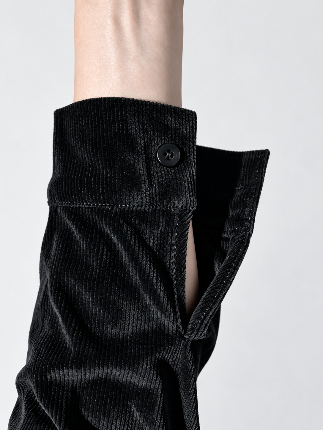 Women's relaxed ribbed blouse in black